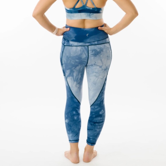 Zyia Navy Hendrix Pocket Light n Tight Hi-Rise Capri Legging 20", EUC, 12 - Picture 8 of 8